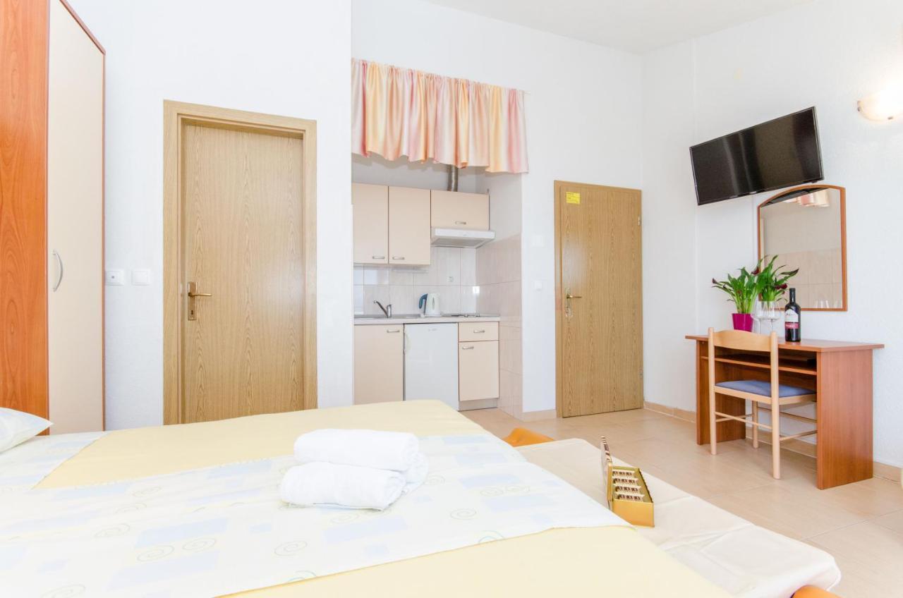 Knezovicapartments Zivogosce Exterior photo